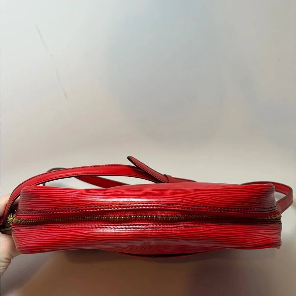 Louis Vuitton Trocadero 27 Red Epi Leather Crossbody Unisex